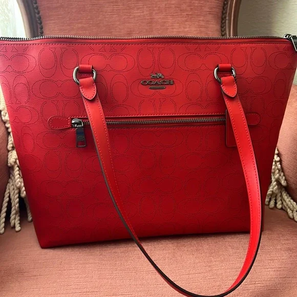 Coach NWOT Gallery tote bag in perforated Miami red, brand new - Picture 4 of 16